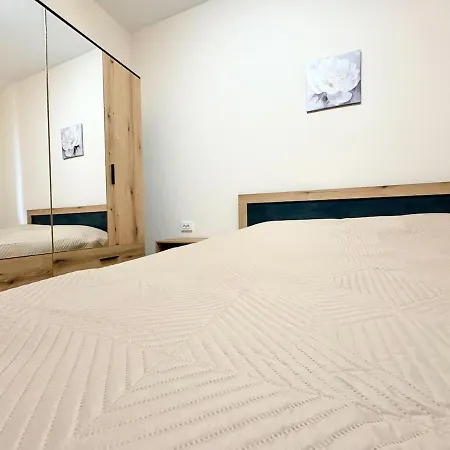 Blue Luna - Stylish Escape In Warna