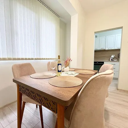 Blue Luna - Stylish Escape In Apartament Warna