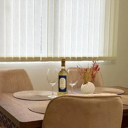 Blue Luna - Stylish Escape In Apartament Warna